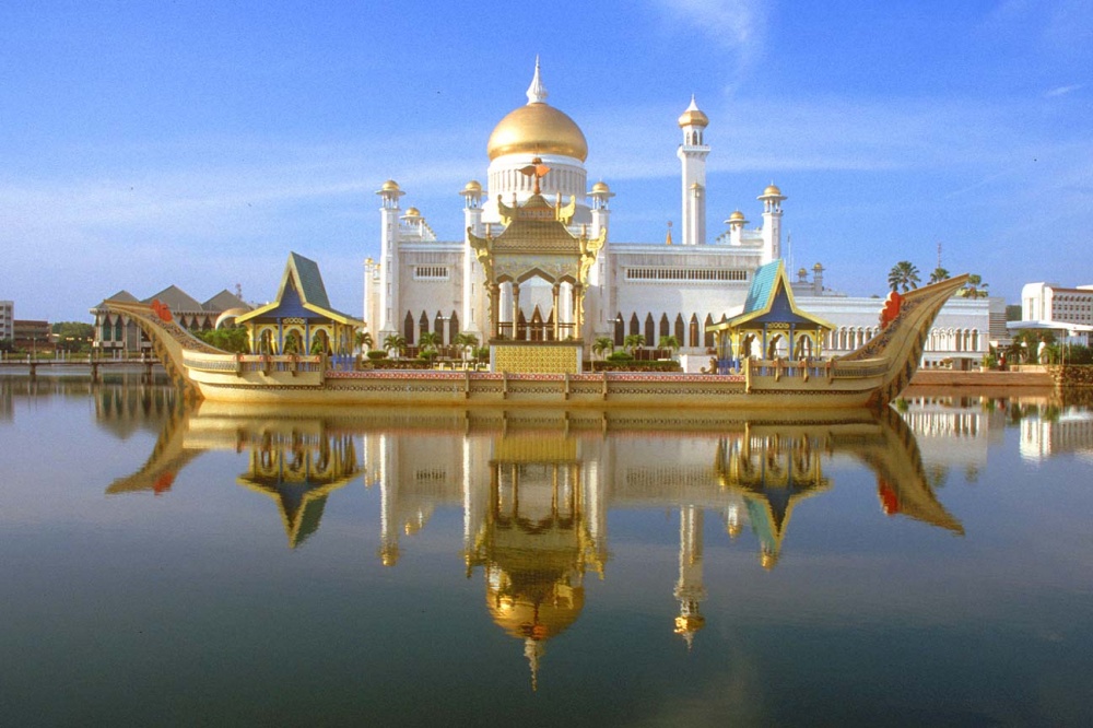 7885310-1000-1458288579-Istana-Nurul-Iman-in-Brunei4
