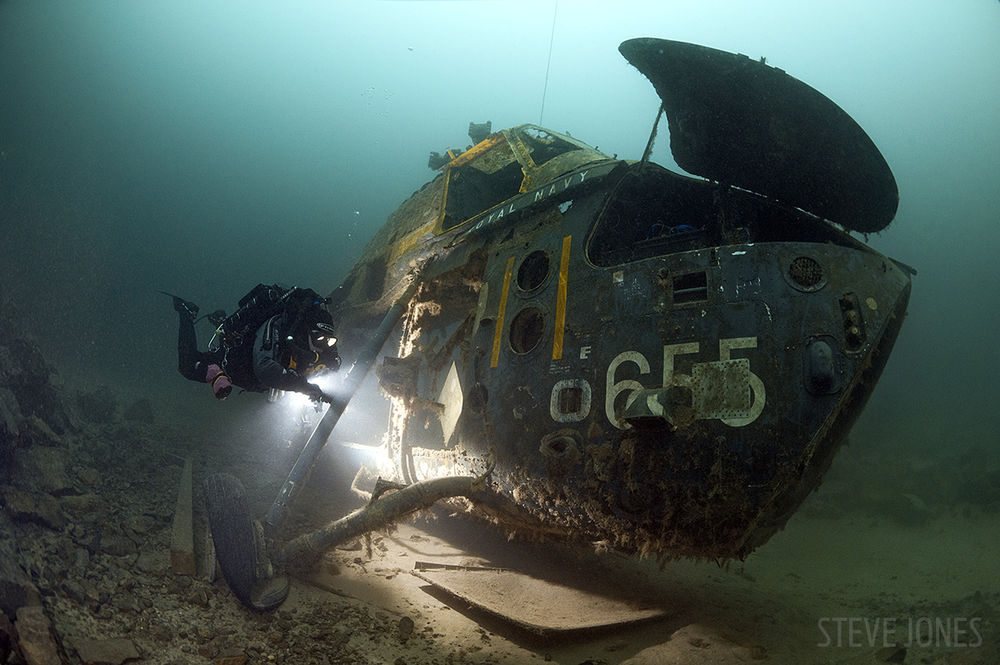 helicopter-underwater-wreck-royal-navy-diver-england