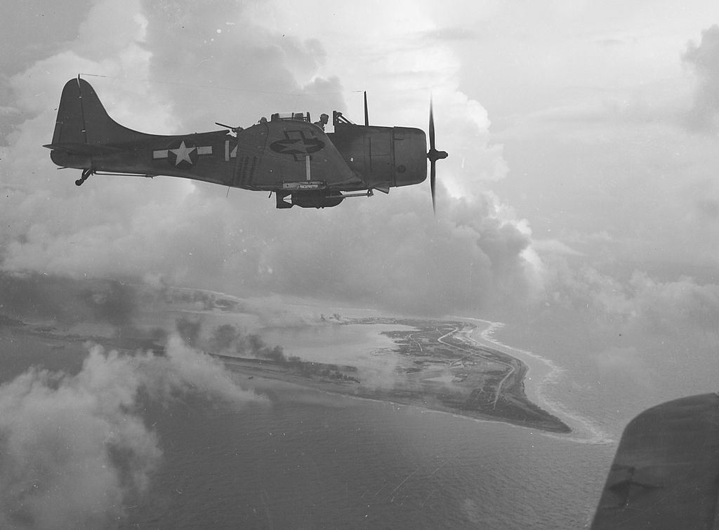 VB-5 SBD над Йорктаун – раннен Октомври 1943.