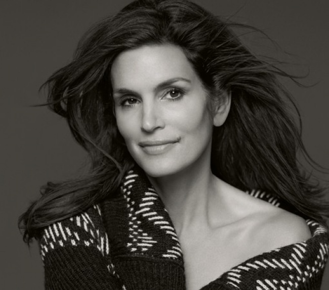 15483910-R3L8T8D-650-Cindy-Crawford-imagine-une-collection-pour-C-A_reference