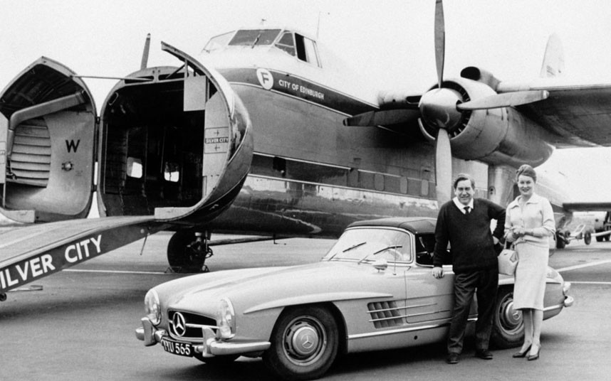 gf_goldfinger_southend_on_sea_silver_city_airways_mercedes_benz_300_sl_tony_hancock_and_wife_AA_01_01a