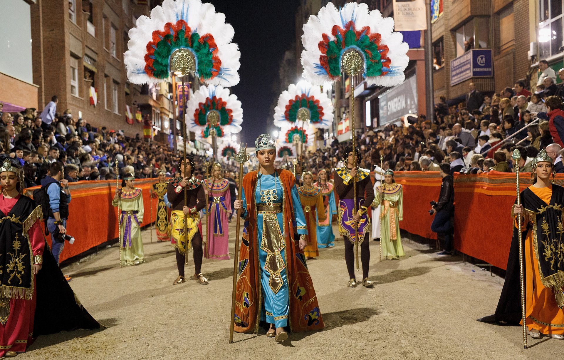 Лорка, Мурсия, Испания Страстната седмица се празнува в цяла Испания със стотици костюмирани шествия по улиците. Изпълнителите от музея на Пасо Бланко пресъздават истории от Библията в град Лорка Снимка: Пабло Бласкес Домингес / Getty Images