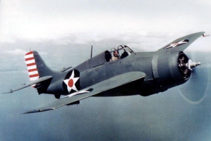 Уайлдкат (U.S. Navy Grumman F4F-3) в специфичната си окраска за ранната 1942. 