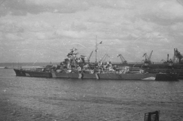 Бисмарк през май 1941 ,малко преди началото на операция „Райнюбунг”